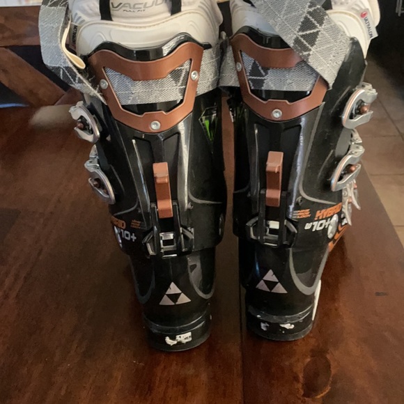 COPY - Women’s Fischer ski boot worn once - Picture 2 of 3